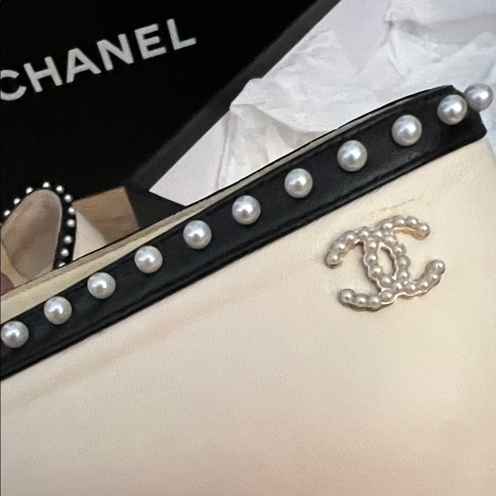 CHANEL Pearl Black Cream Lambskin CC Ballet Cap toe Flats 2016 - Picture 4 of 16